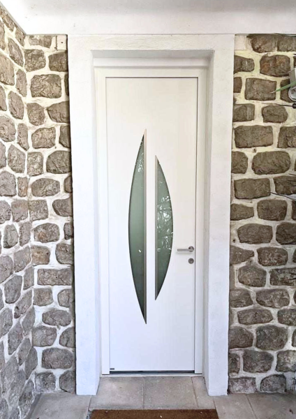 Installation d'une porte d'entrée Siva de fabrication française BEL'M à Plan-de-Cuques 13380