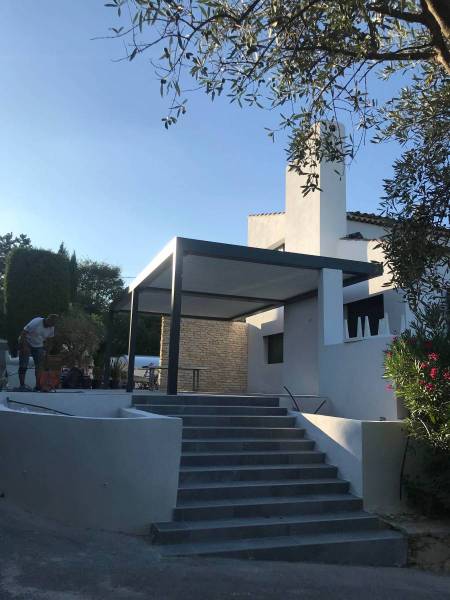 Pose de pergola bioclimatique pour maison individuelle à Saint Cyr sur Mer