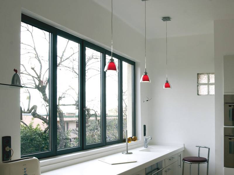 Votre menuisier Grand Sud Habitat présent sur Marseille et ses alentours pour la pose de vos fenêtres en aluminium