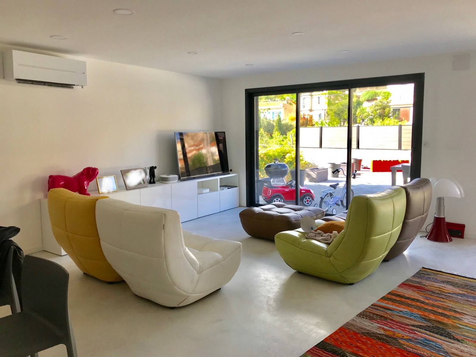 Pose et installation de baies coulissantes 3 vantaux sur mesure en aluminium à Marseille 13007 Les Catalans