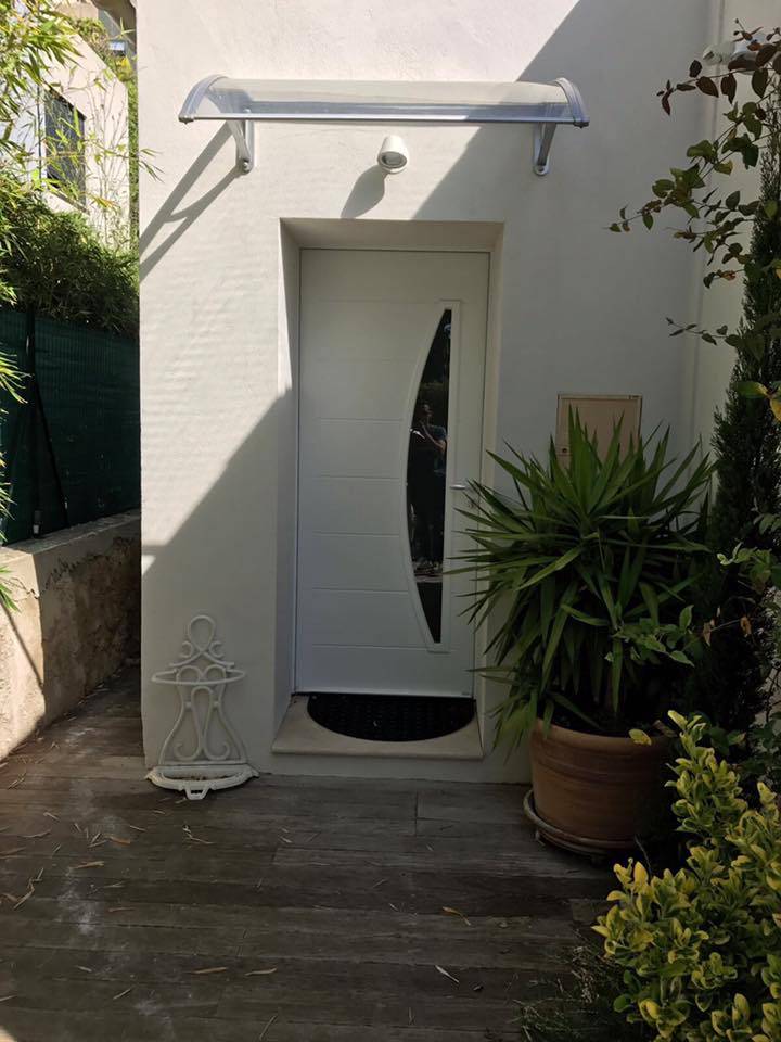 Comment valoriser un logement à La Ciotat 13600 avec une porte d’entrée vitrée design BEL’M ?