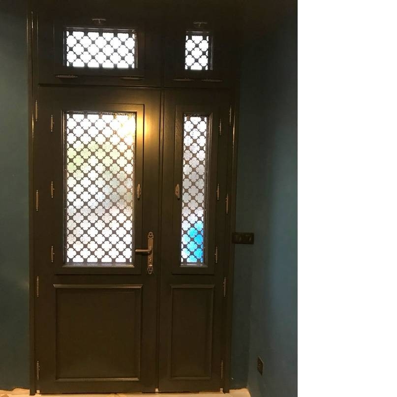 Pose de porte d’entrée en bois de la marque BeL'M sur Marseille au meilleur prix