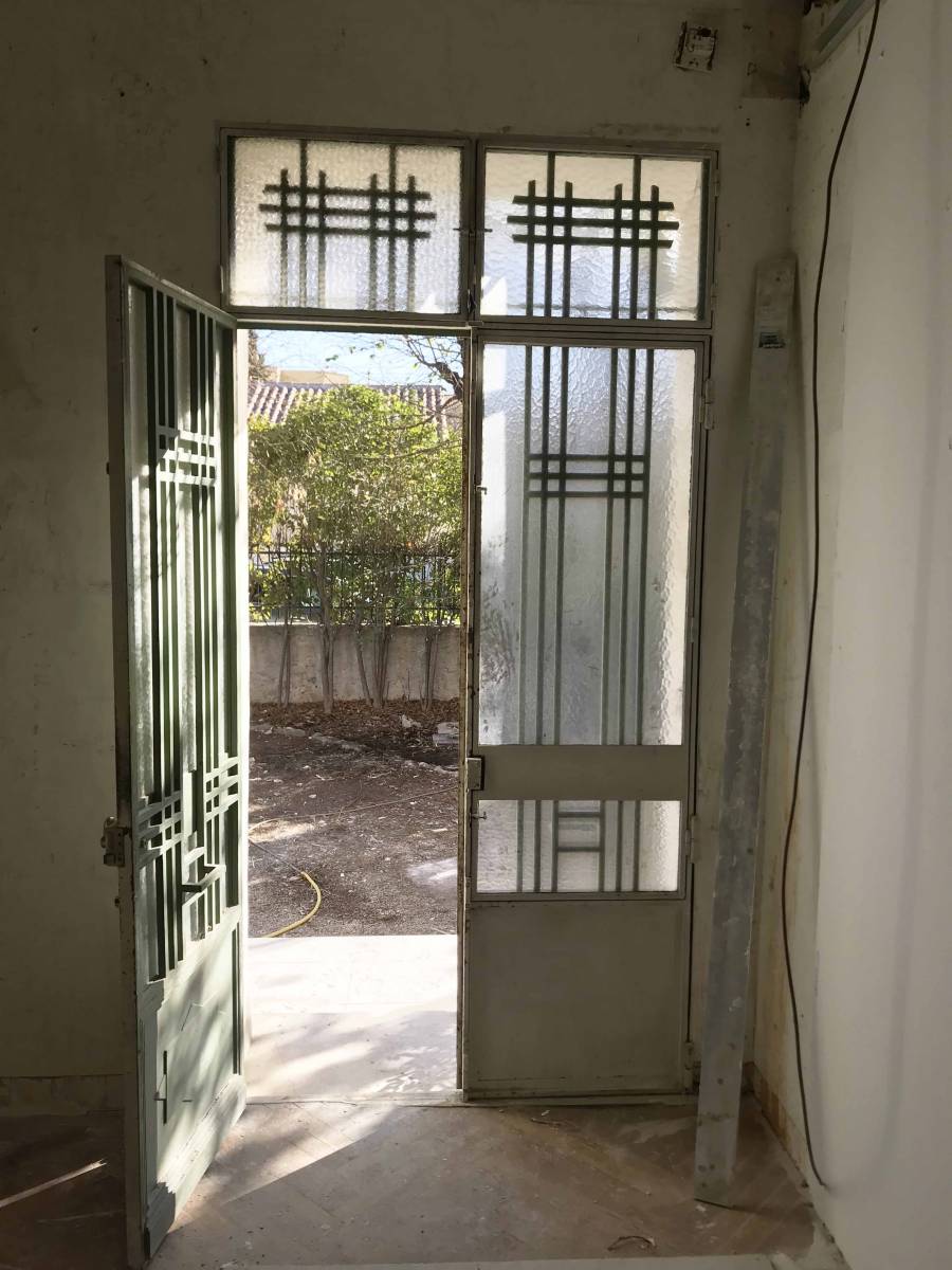 Pose de porte d’entrée en bois de la marque BeL'M sur Marseille posé par votre spécialiste Grand Sud Habitat au meilleur prix