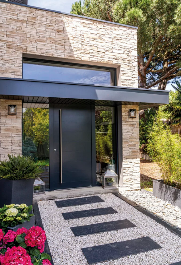 Installation de porte d'entrée moderne haut de gamme , design avec bâton de maréchal à La Ciotat 13600