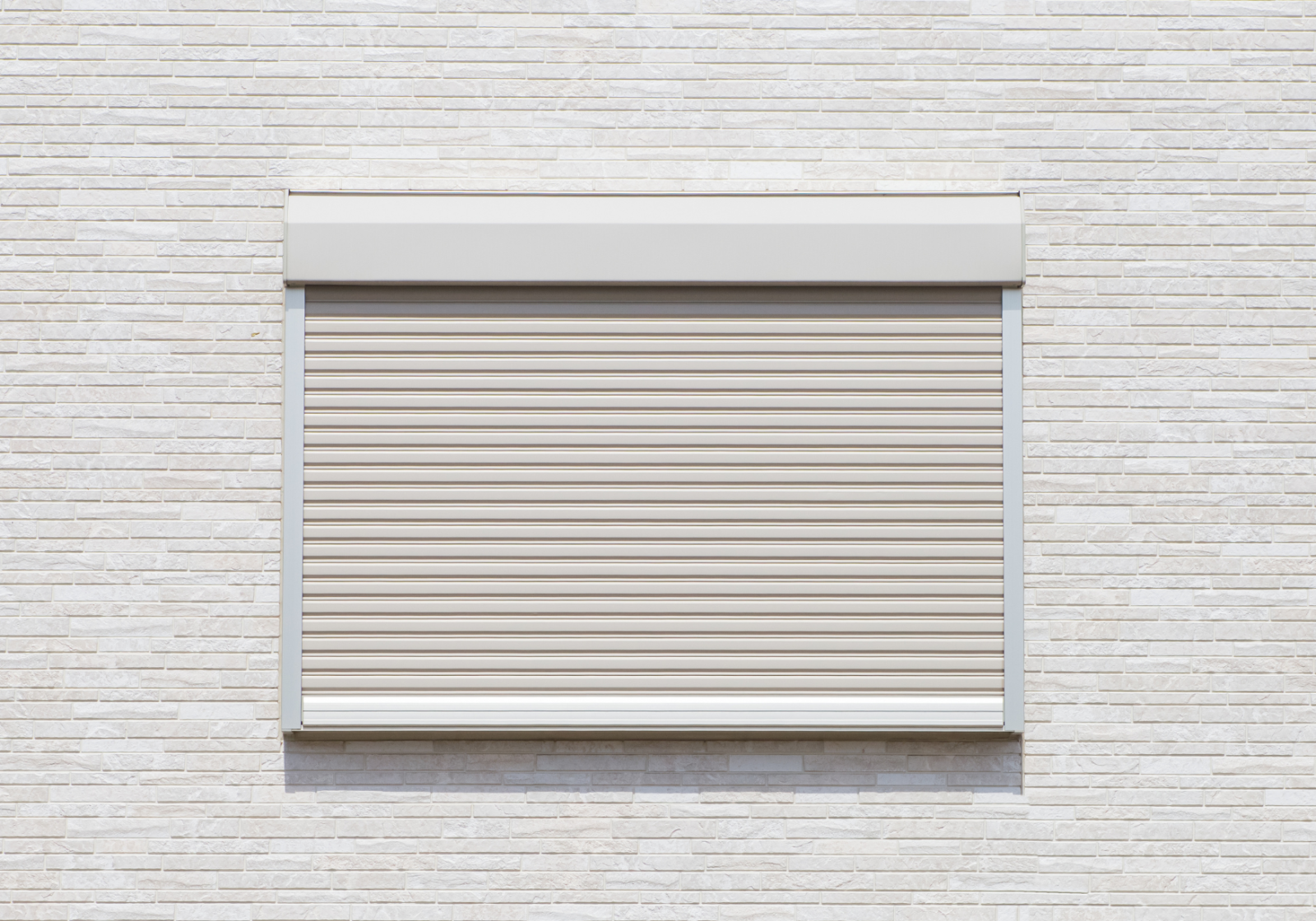 Acheter un volet roulant en alu sur-mesure dans une entreprise de confiance à Marseille dans les Bouches-du-Rhône