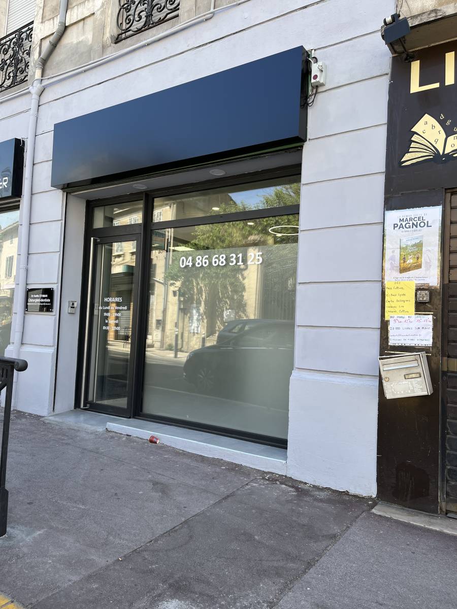 Grand Sud Habitat : une devanture sur mesure pour un cabinet dentaire élégant à Marseille 13006