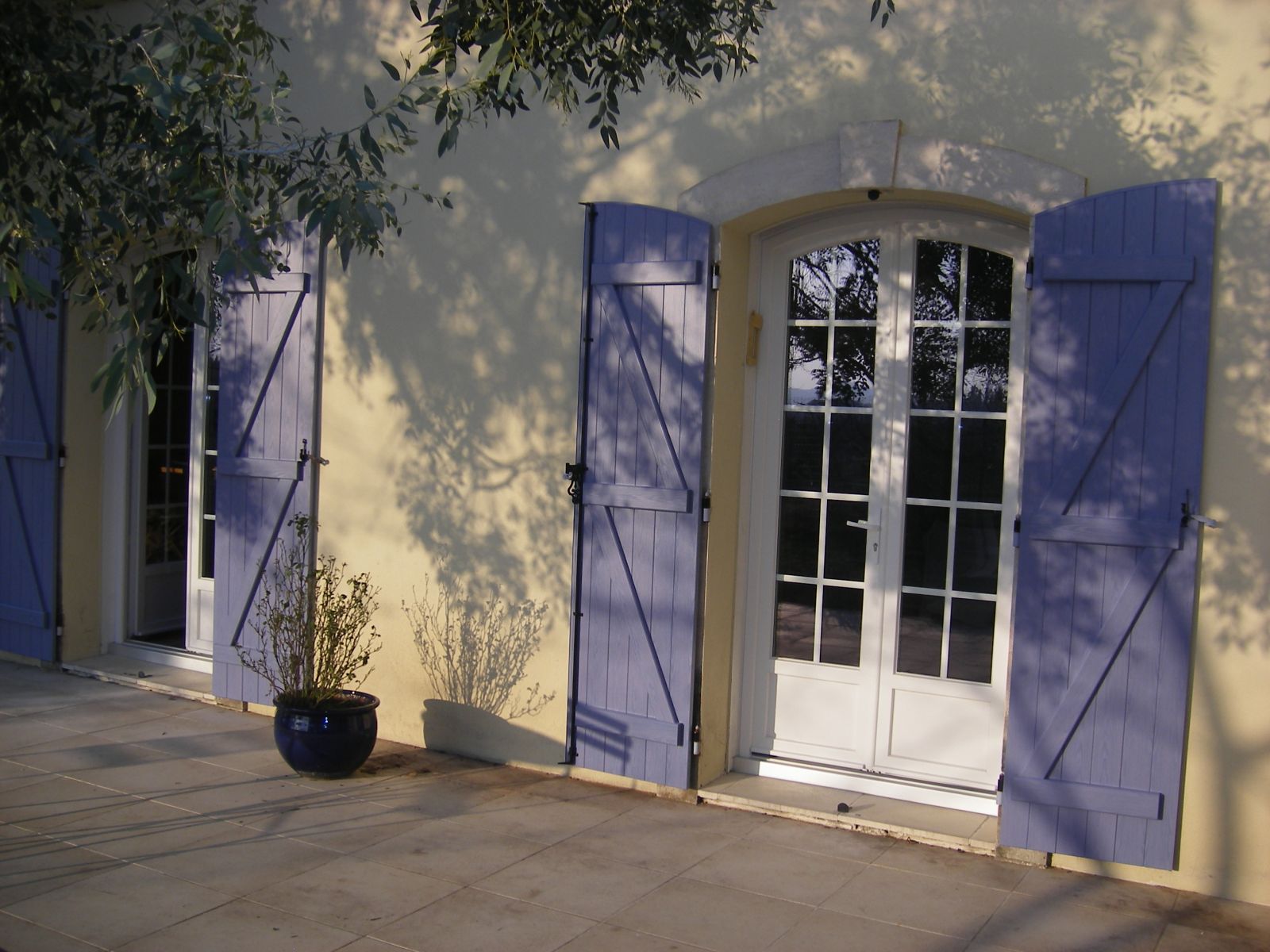 Volet battant en Aluminium sur mesure posé sur Marseille et ses alentours au meilleur prix