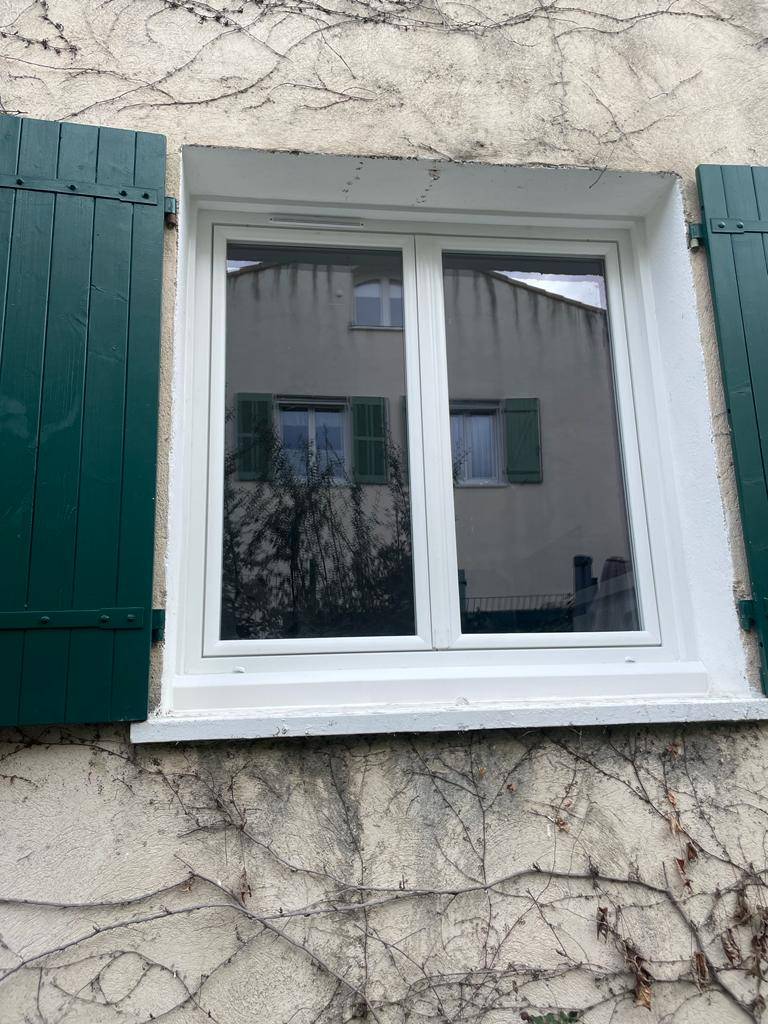 Fenêtre blanche PVC vue ext 13009 Obélisque