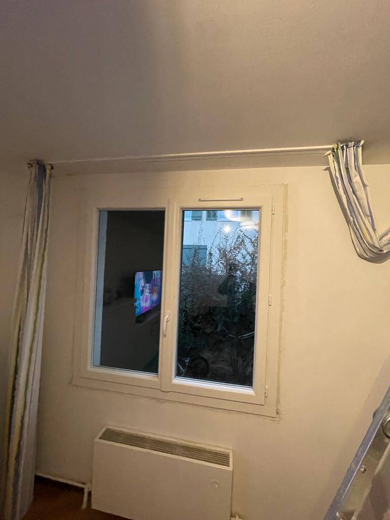 Fenêtre blanche PVC vue int 13009 Obélisque