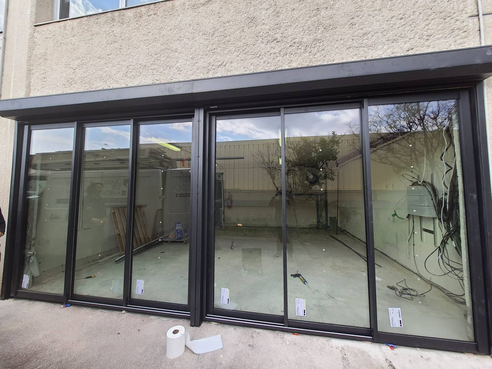 Installation de fenêtre double vitrage en alu à Marseille 13009 Michelet