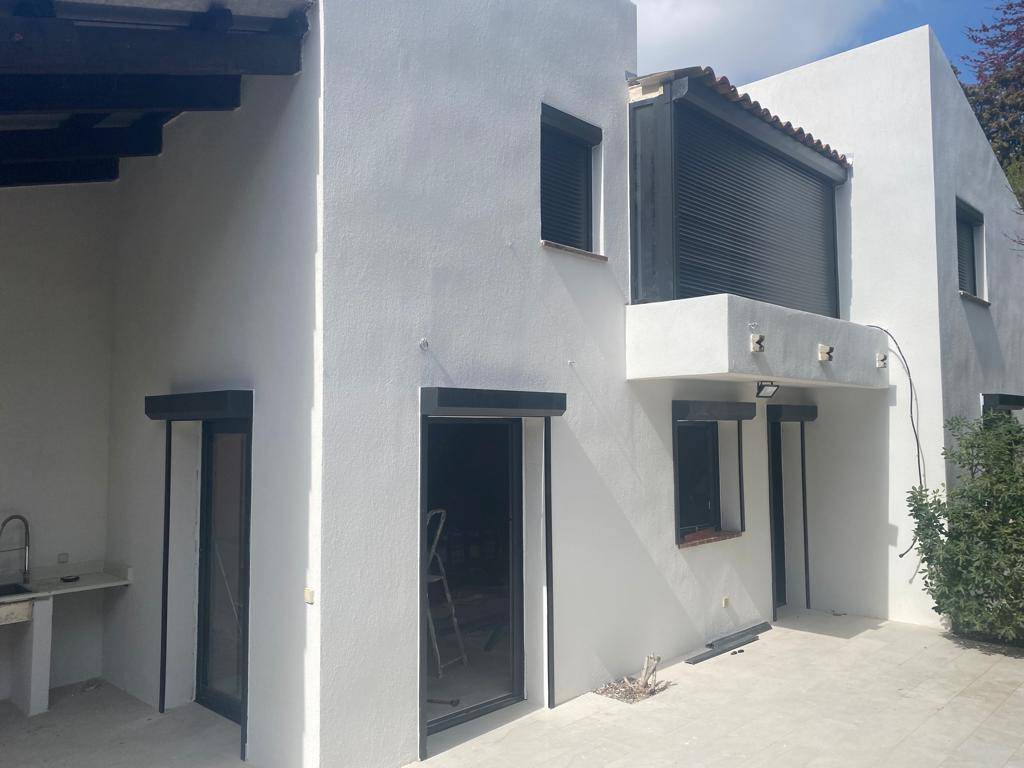 Retrouver Grand Sud Habitat sur Marseille pour la pose de toutes vos menuiseries Alu et PVC dans les Bouches-du-Rhône 34