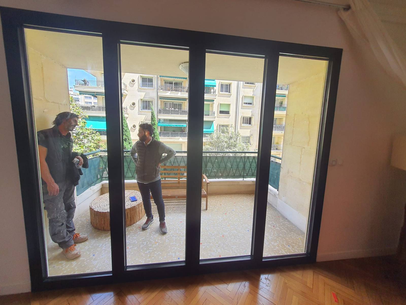 Installation de baies bi-colore avec des professionnels à Marseille 13008