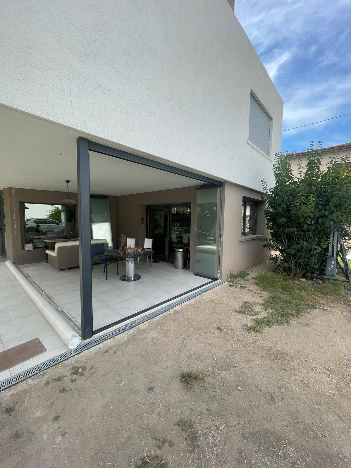 Installation de baies en aluminium et verre plissé à Marseille 13007