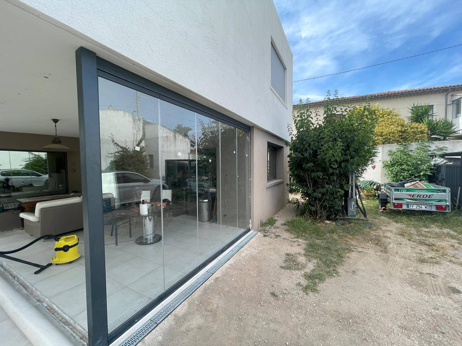 Installation de baies en aluminium et verre plissé à Marseille 13007