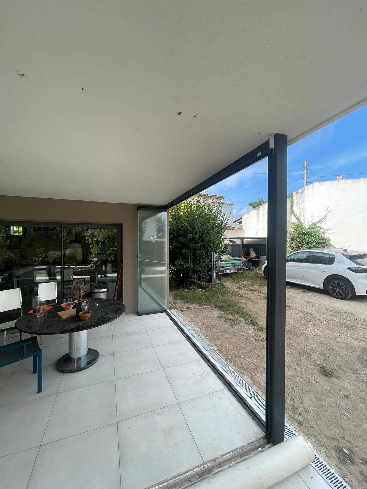 Installation de baies en aluminium et verre plissé à Marseille 13007