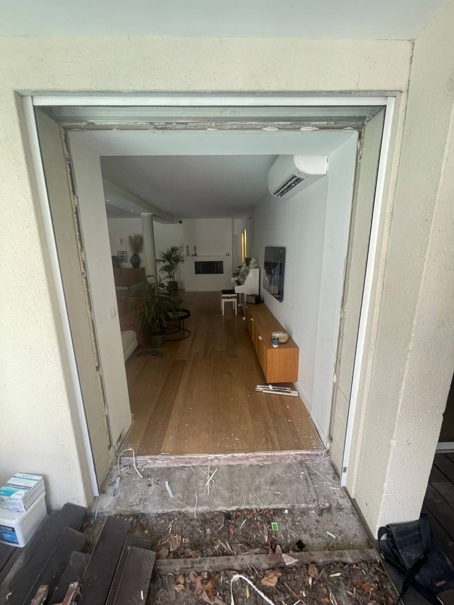 Remplacement et pose de baie vitrée coulissante en alu à Marseille Le Redon 13009