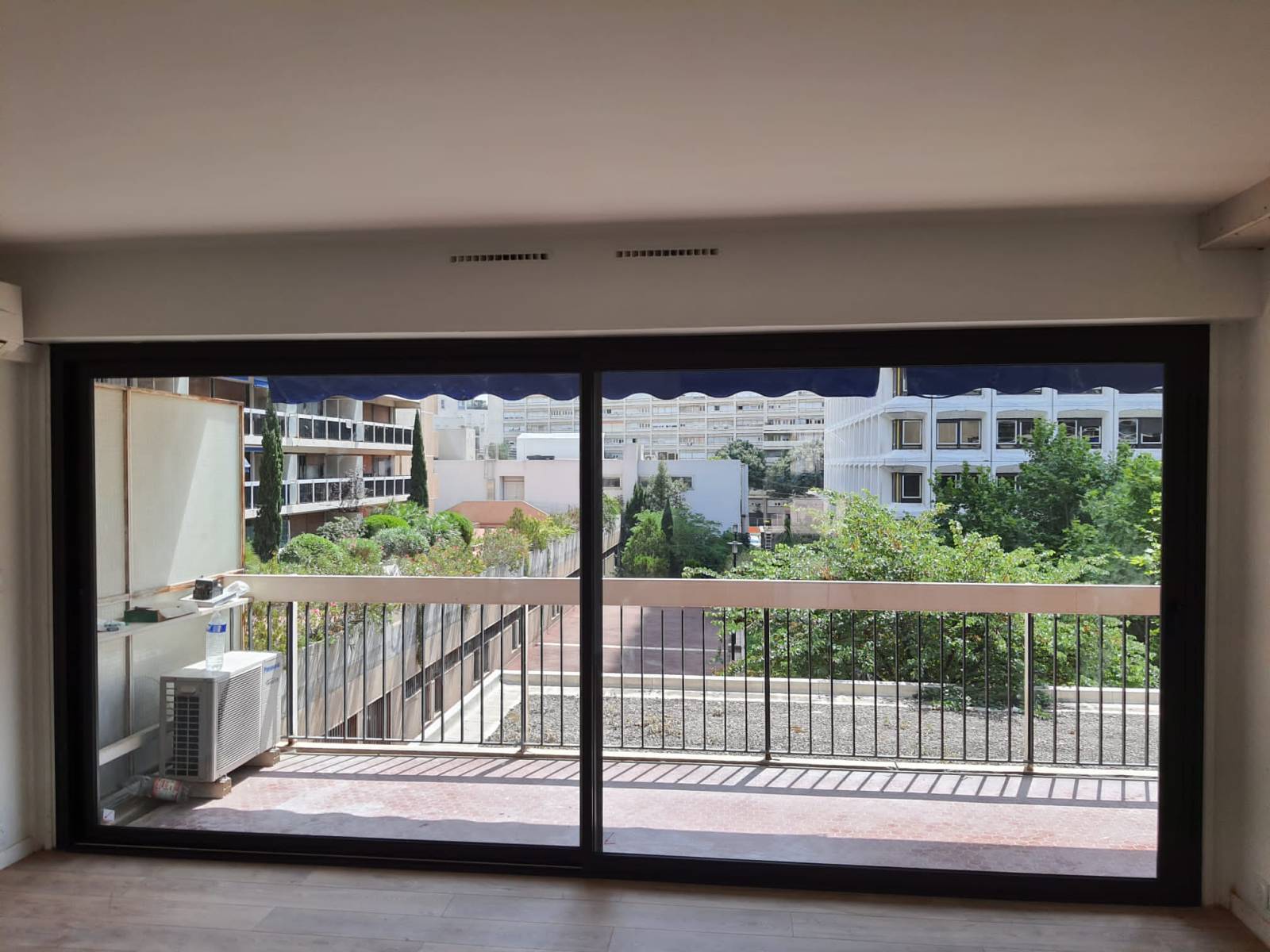 Remplacer et installer des fenêtres SCHUCO à prix d’usine près de Castellane 13006 à Marseille