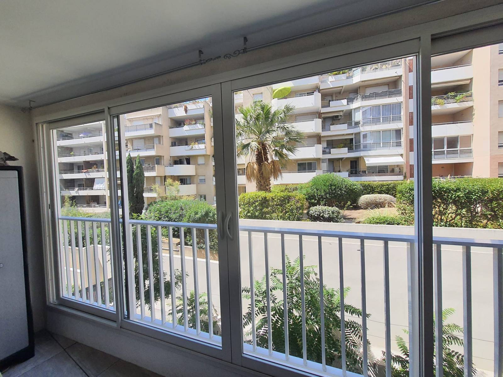 Solutions de fermeture de loggia en verre et aluminium à Roquevaire pour une meilleure isolation