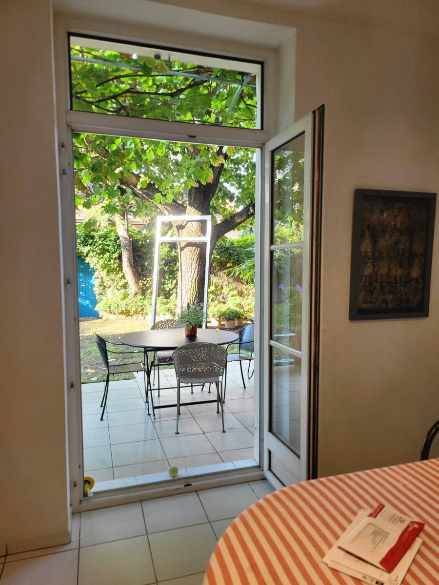 Porte-fenêtre en aluminium deux vantaux à Marseille 13009