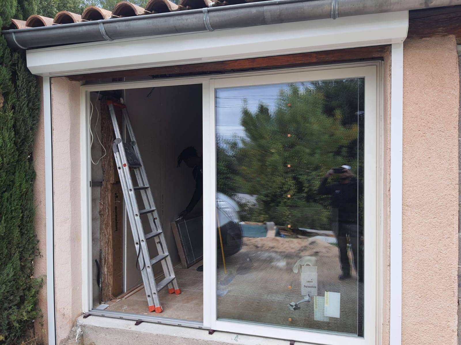 Installation d’une baie vitrée coulissante pas cher près d’Aubagne