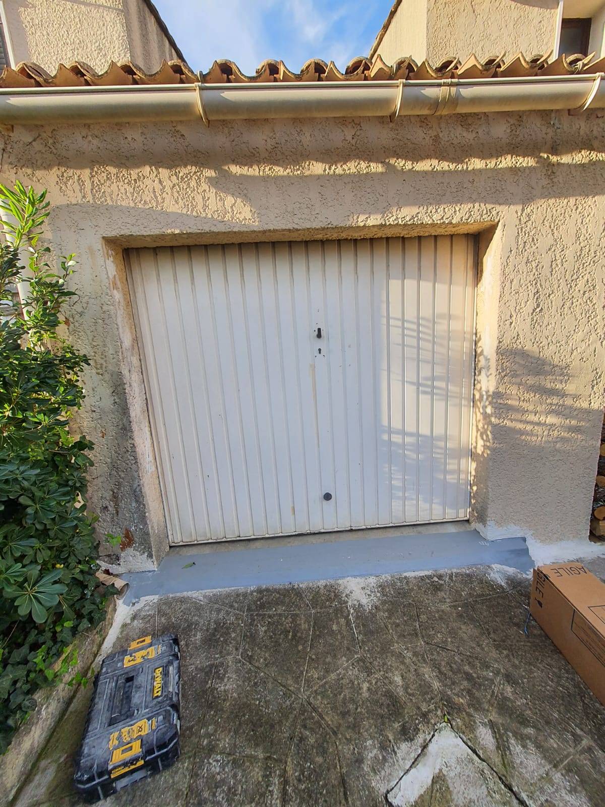 Remplacer sa porte de garage par un volet roulant sur mesure à Aubagne 13400