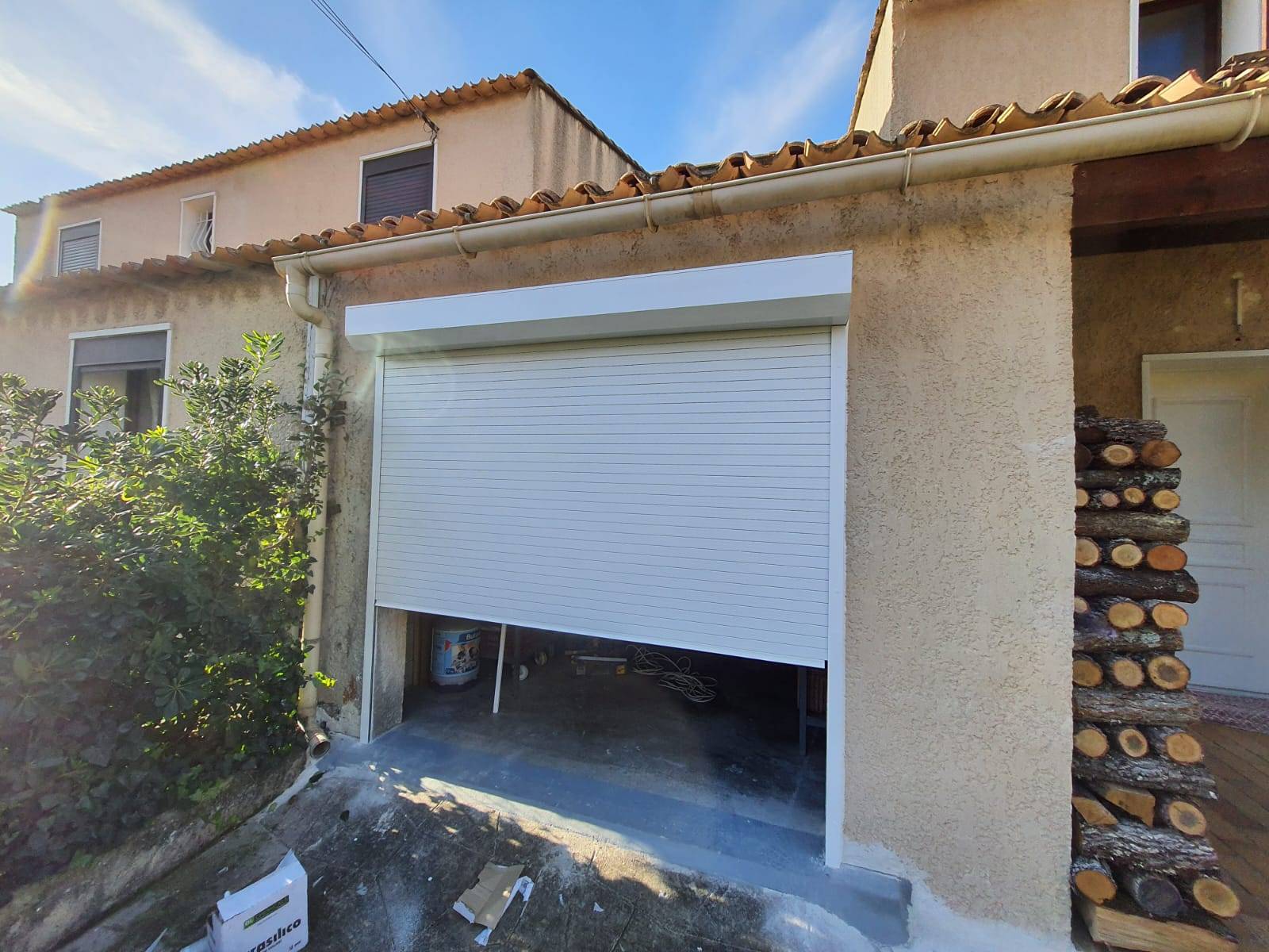 Remplacer sa porte de garage par un volet roulant sur mesure à Aubagne 13400