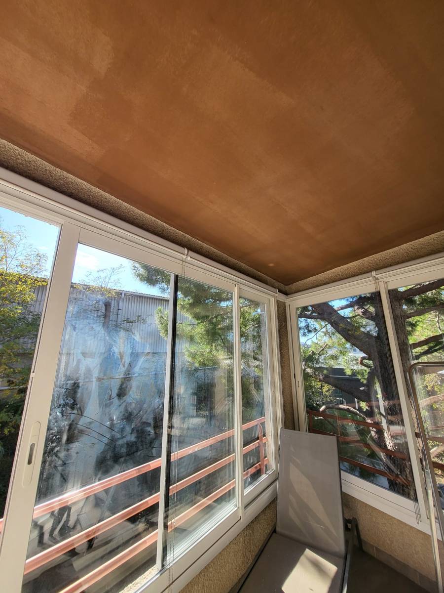 Fermeture de balcon en aluminium sur-mesure à Auriol par le spécialiste Grand Sud Habitat