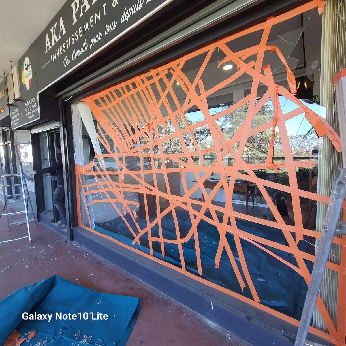 Fourniture et pose de devanture aluminium pour professionnels à Marseille 13001