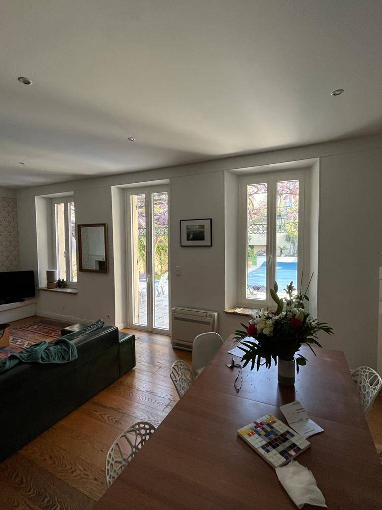 Pose de fenêtres en PVC pour une jolie maison en rénovation à La Ciotat 13600 près de Marseille