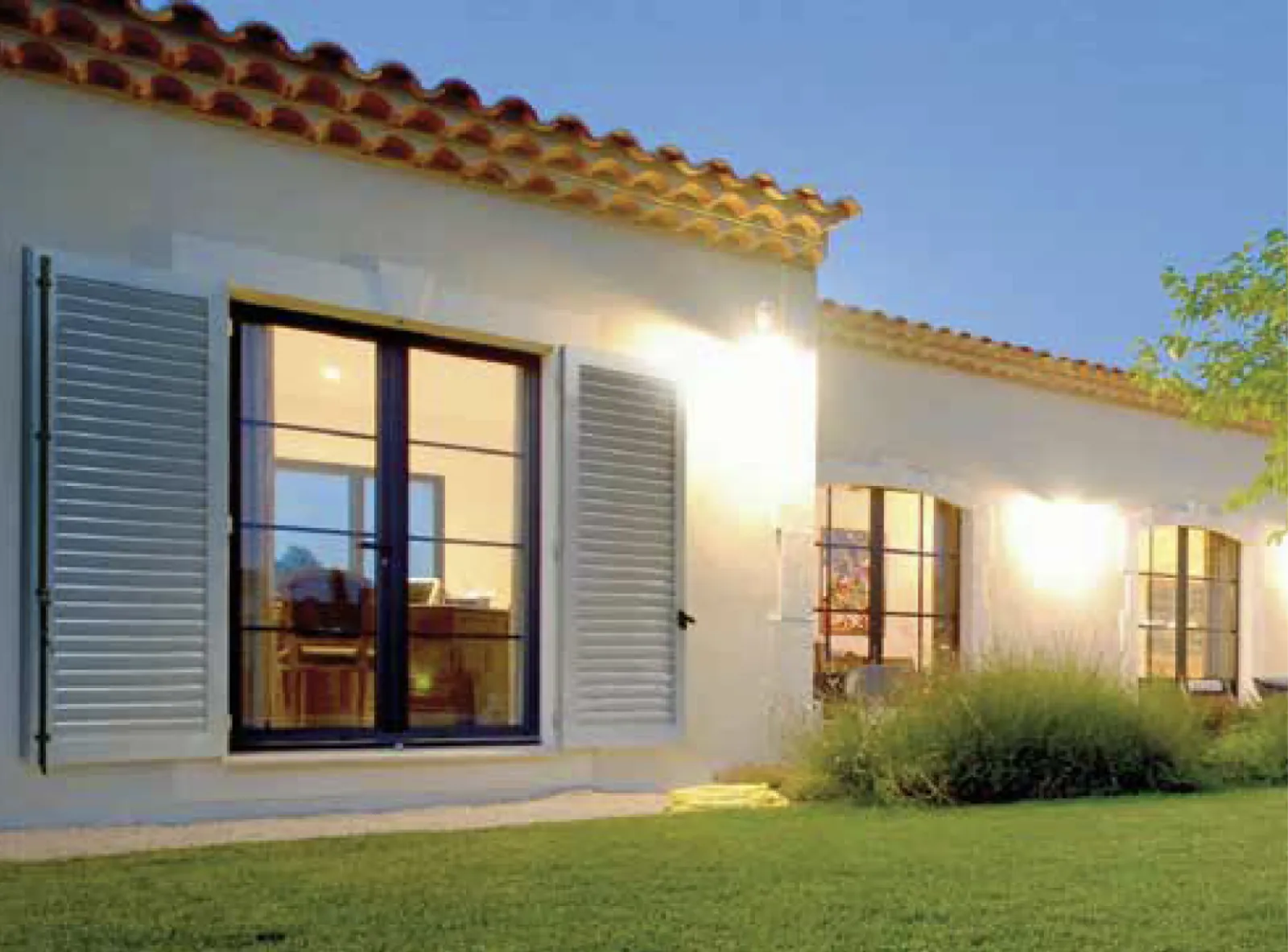 Volets roulants ou volets battants : que choisir à Marseille et alentours ?