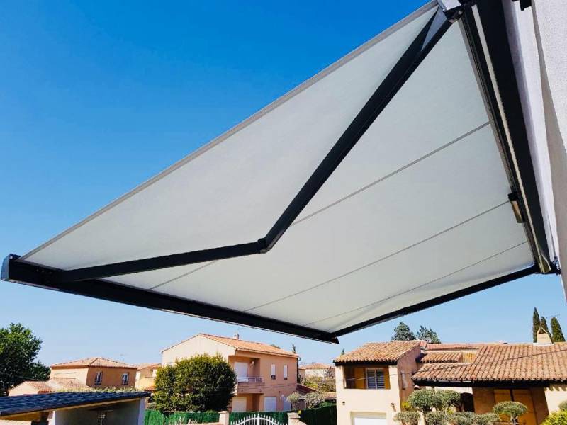 Professionnels pour la pose de stores bannes motorisés sur terrasse ou balcon