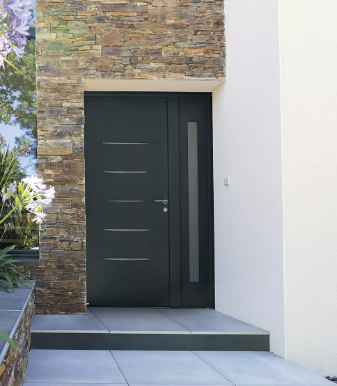 Qui contacter pour faire poser une porte d’entrée de fabrication française à Marseille ?