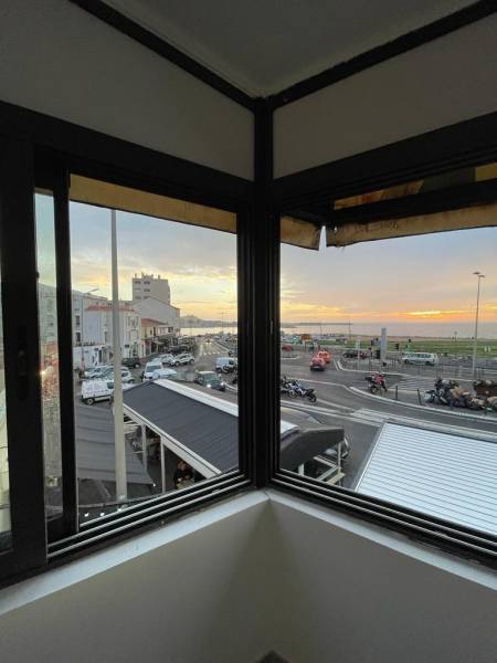 Rénovation totale de la devanture du restaurant le Canotier à Marseille 13008 La pointe-rouge