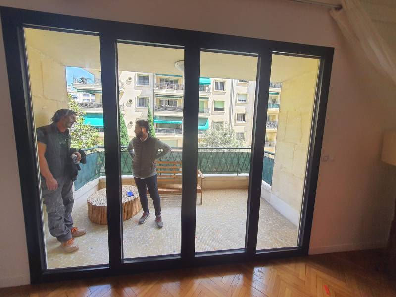 Installation de baies bi-colore avec des professionnels à Marseille 13008