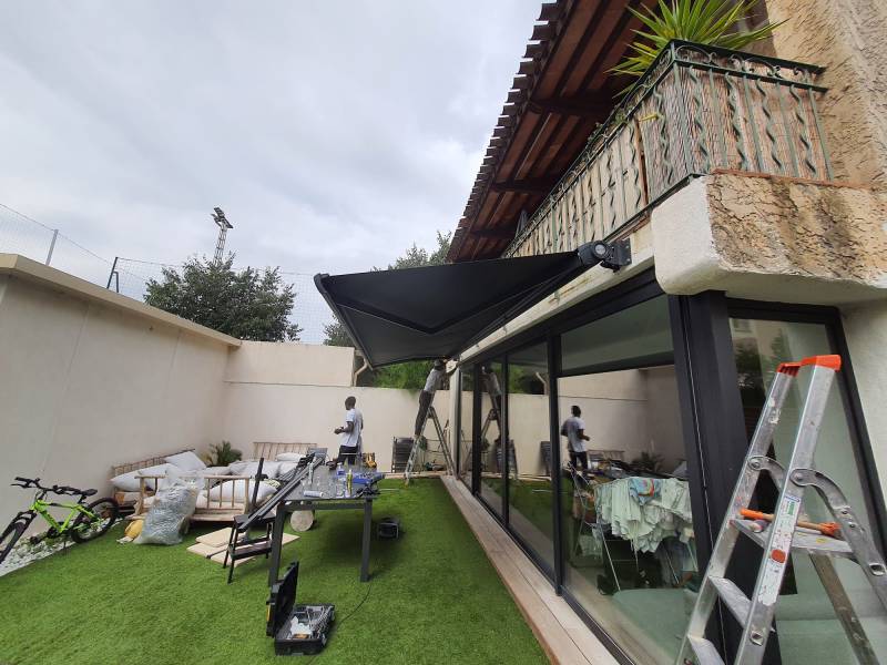 Peut-on installer des stores sur des fenêtres en aluminium ? à Marseille13012 les Camoins