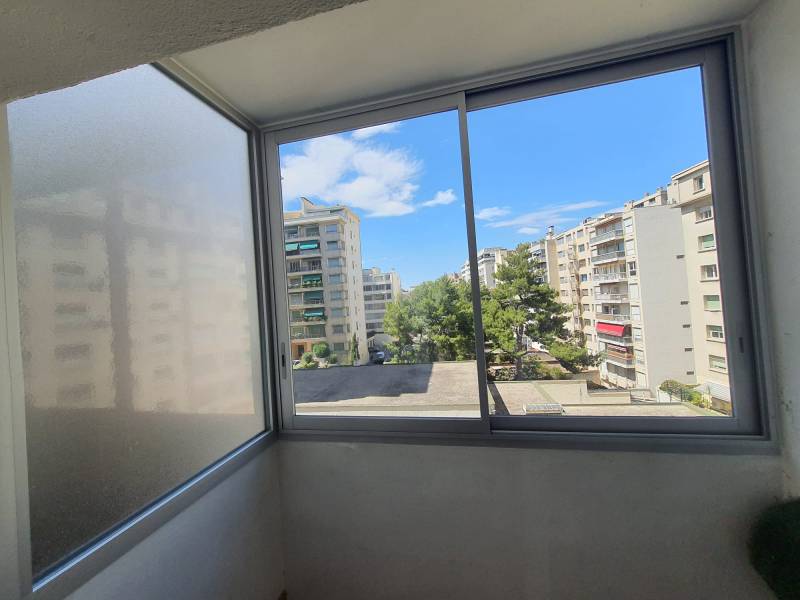 Les avantages d'investir dans une fermeture de loggia avec Grand Sud Habitat à Roquevaire 13360