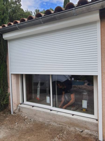 Installation d’une baie vitrée coulissante pas cher près d’Aubagne