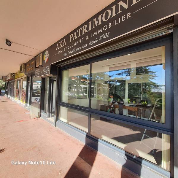 Fourniture et pose de devanture aluminium pour professionnels à Marseille 13001