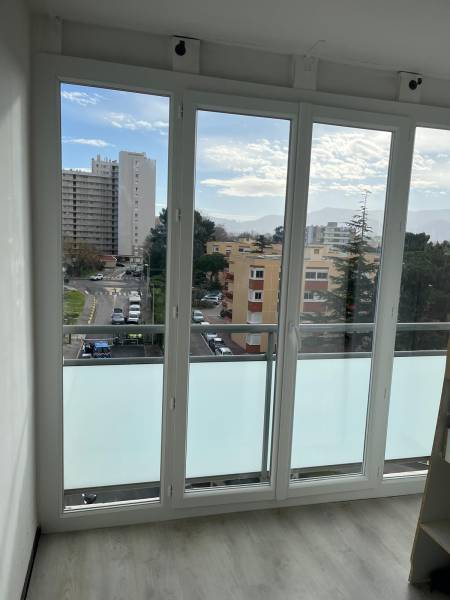 Porte-Fenêtre PVC blanche sur mesure avec fixe latéraux 13008 proche Stade Vélodrome